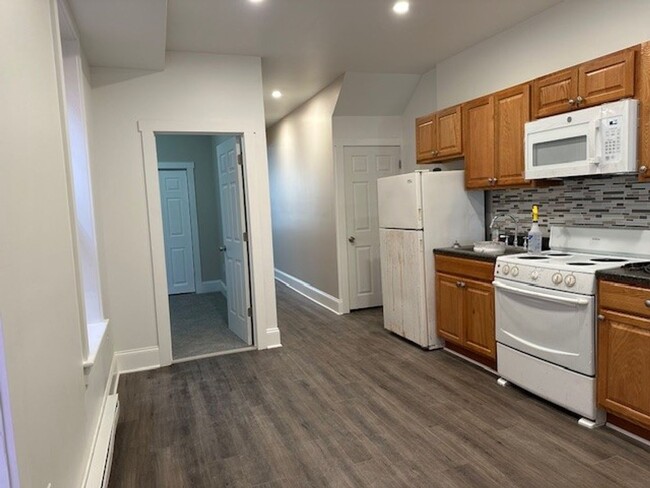 Building Photo - Harrisburg School District 2 Bedroom 1 Bat...