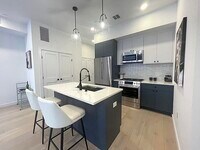 Building Photo - 425 3rd St