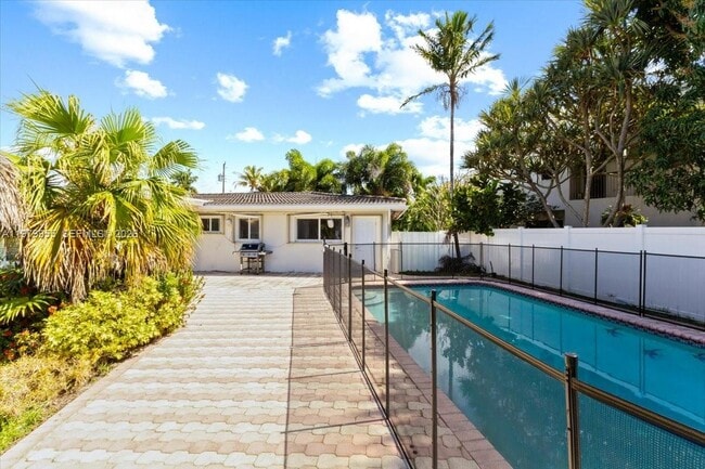 Building Photo - 2925 Coral Shores Dr