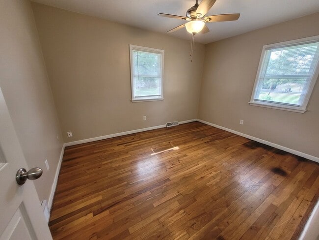 Building Photo - 2 Bedroom, 1 Bathroom Home 5 Minutes from Downtown!