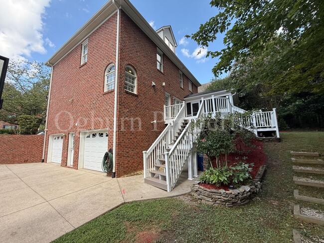 Building Photo - 4BR/2BA/2-0.5BA Custom Home in Greenbrier ...