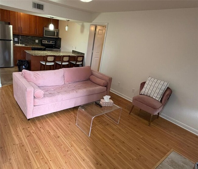 Building Photo - 7685 Northcross Dr