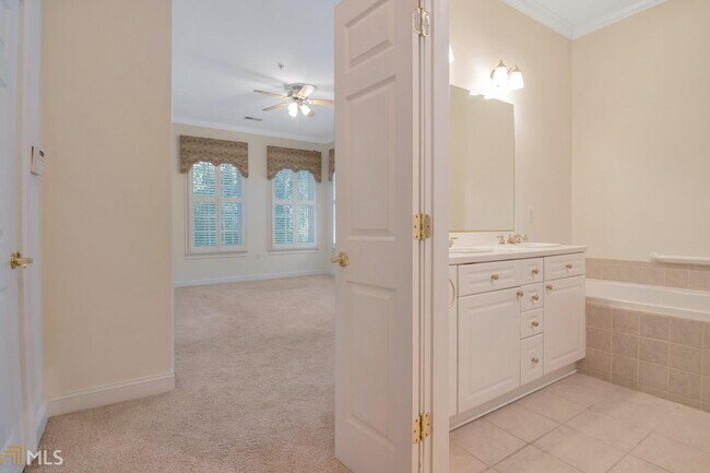 Building Photo - 5415 Northland Dr