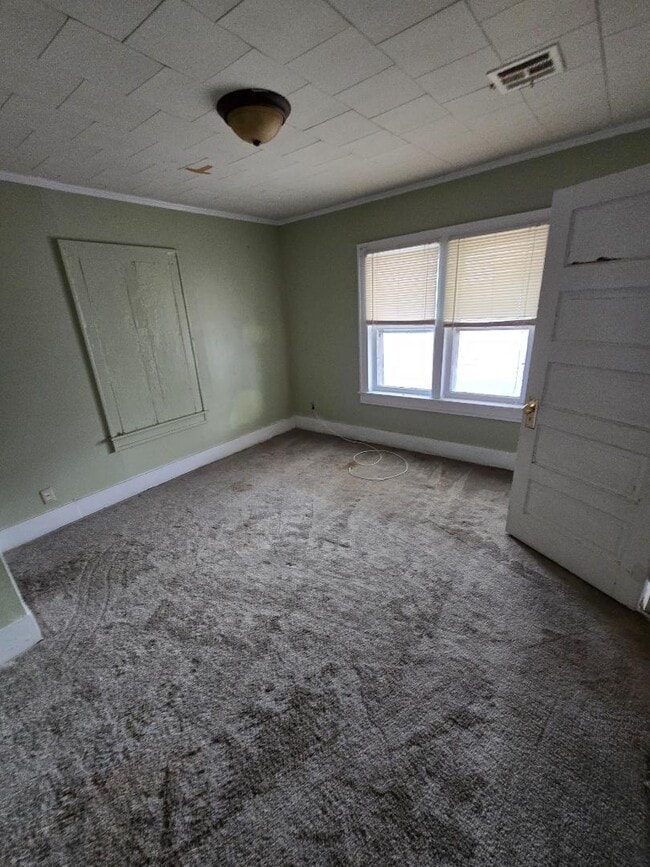 Building Photo - 221 E Lincoln Ave