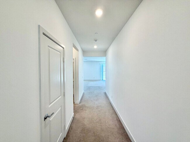 Building Photo - Move-In Ready 5 Bedroom Home with Solar & Large Loft