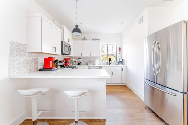 Building Photo - 1128 Chicon St