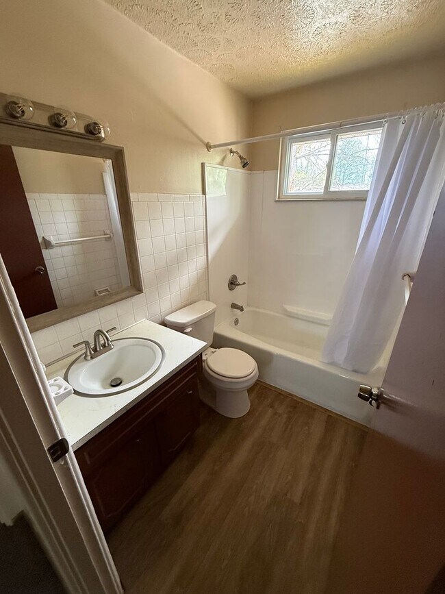 Building Photo - 355 Meadowbrook Ave