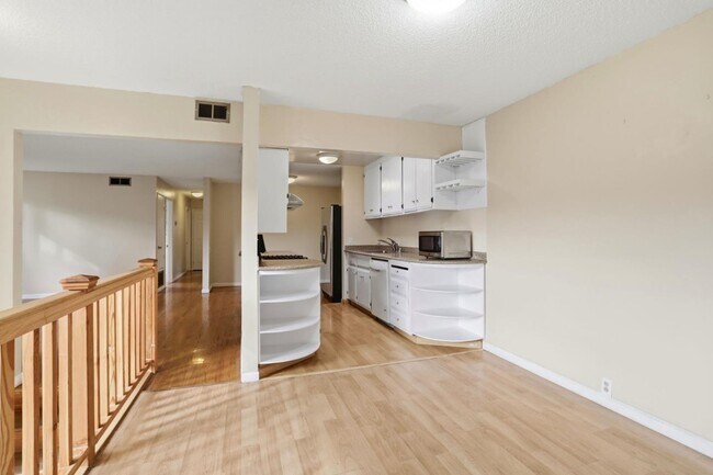 Building Photo - 1855 Forest Ct