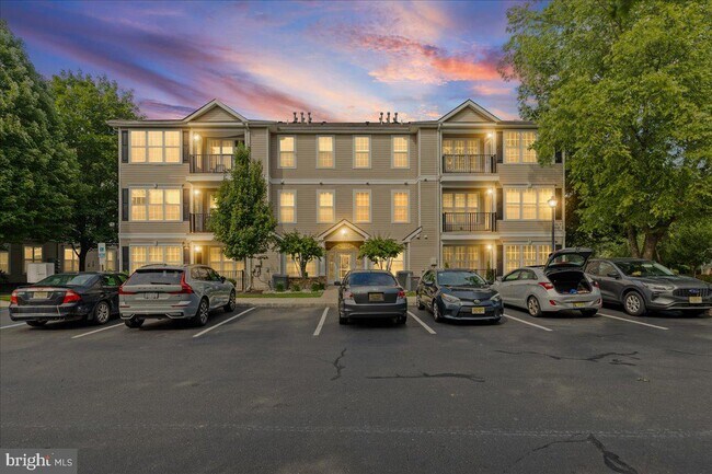 Building Photo - 121 Kyle Way