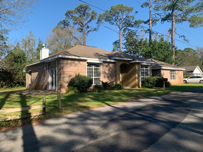 Building Photo - 109 Point Comfort Rd