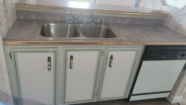 Building Photo - " 2-Bed, 2-Bath Mobile Home Retreat in Tan...