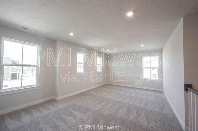 Building Photo - 581 Roosevelt St