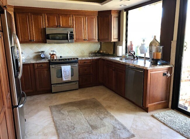 Building Photo - 3 Bedroom Condo for rent in Palm Desert, CA