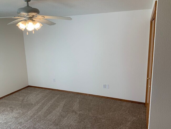 Building Photo - 3 Bedroom, 2 Bathroom House in Springfield
