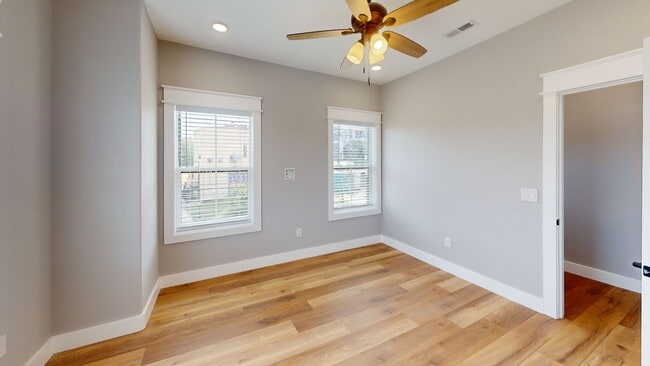 Building Photo - 1205 Hedge Ave