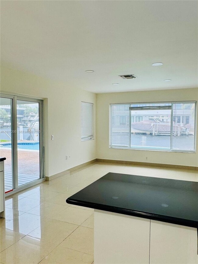 Building Photo - 16453 NE 33rd Ave