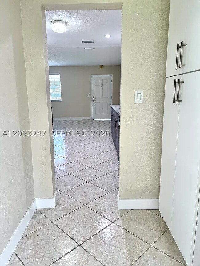 Building Photo - 1175 W 33rd St