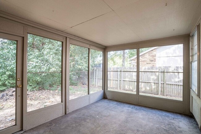 Building Photo - Spacious Brick Ranch in Union School District.