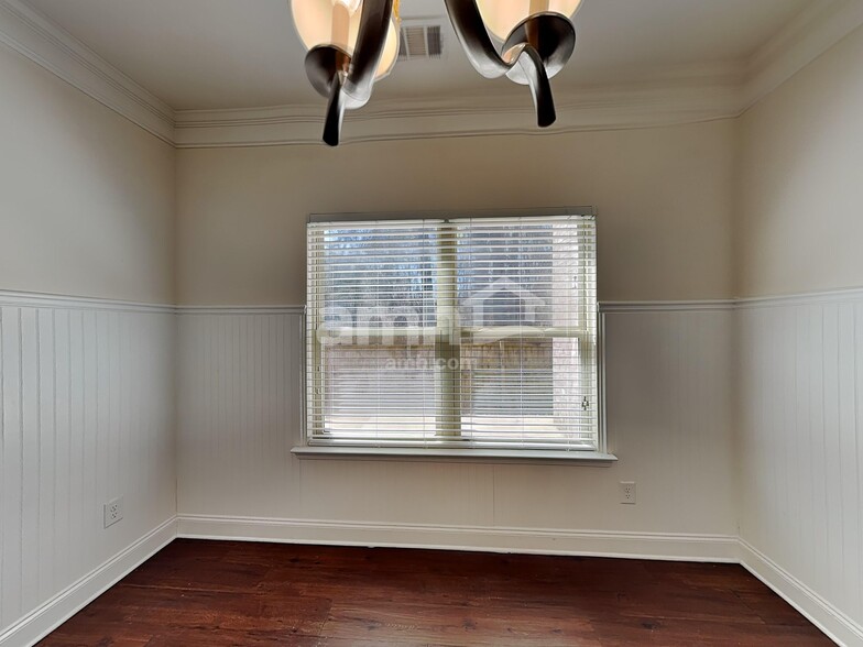 Building Photo - 2750 Freemont St