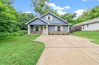 Building Photo - 715 Point Lookout Dr