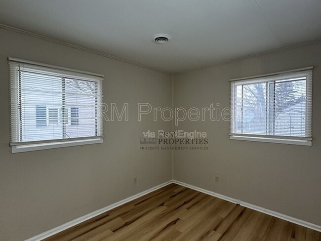 Building Photo - 1020 E Fischer St