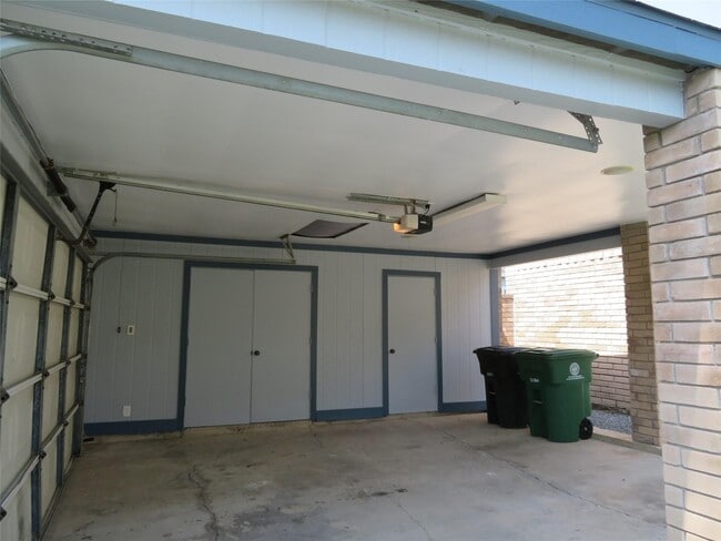 Building Photo - 11619 Bowlan Ln