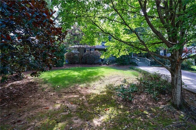 Building Photo - 2311 Pembrook Pl NE