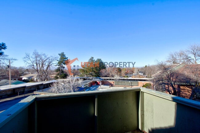 Building Photo - 1180 S Foothill Dr