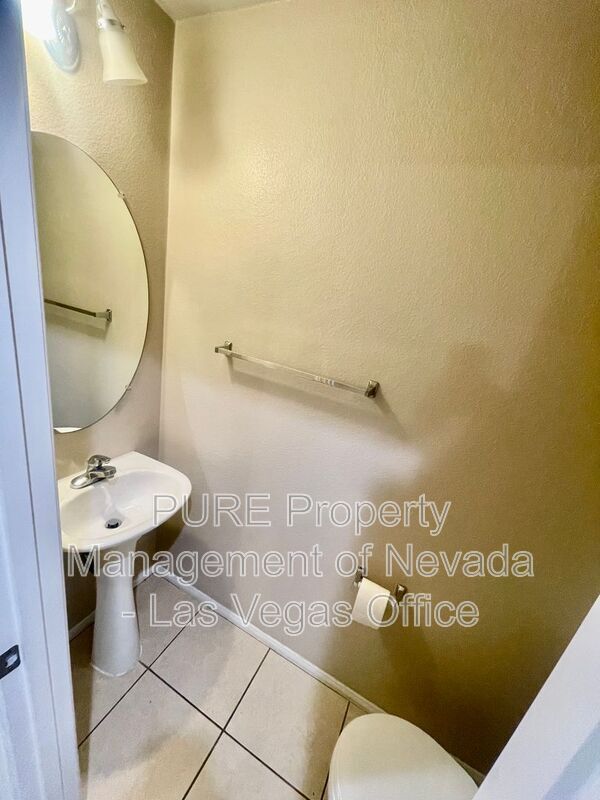 Building Photo - 3528 Laguna Veneta Ave