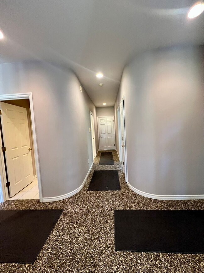 Building Photo - Beautiful 3-Bed 3-Bath home on Semiahmoo G...