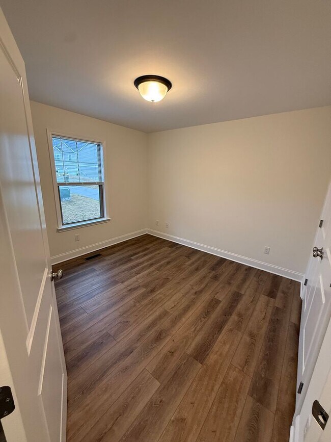 Building Photo - Ooltewah Rental 3 Bedrooms + Full Finished Basement