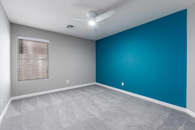 Building Photo - 2313 W Straight Arrow Ln