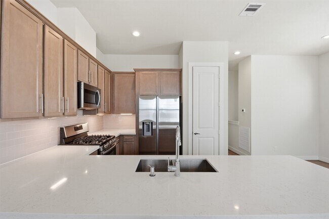 Building Photo - 1106 Yellow Pl