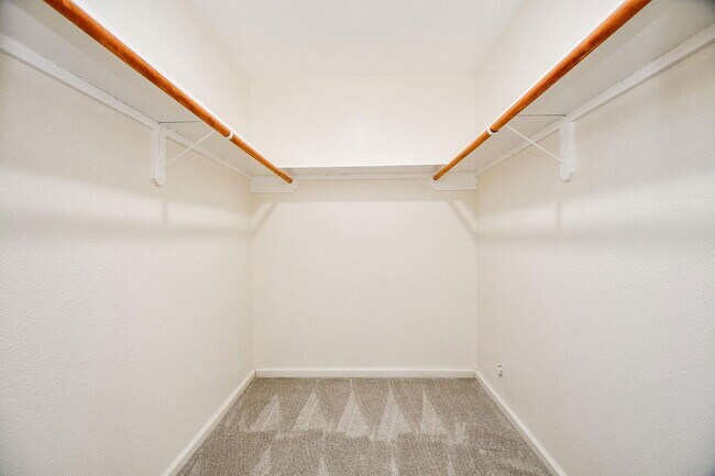 Building Photo - 10402 Kirkhall Dr