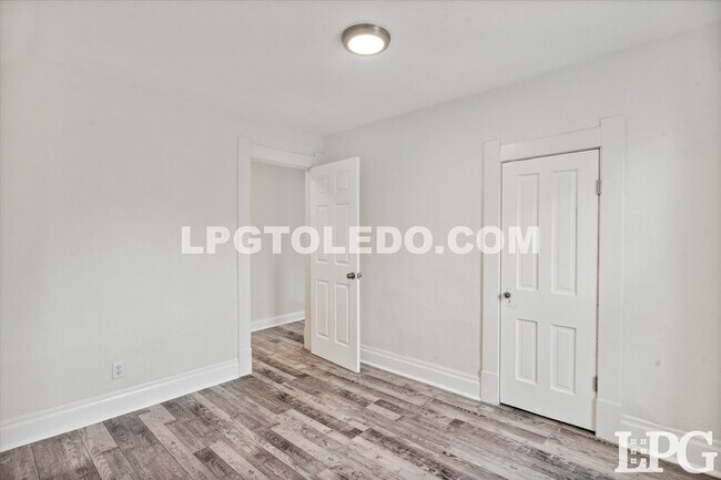 Building Photo - 4039 Vermaas Ave