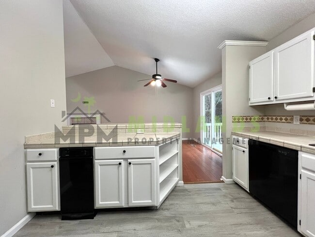 Building Photo - 844 Bentley Dr