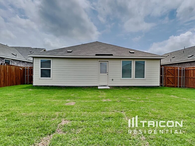 Building Photo - 1837 Kiwi Dr