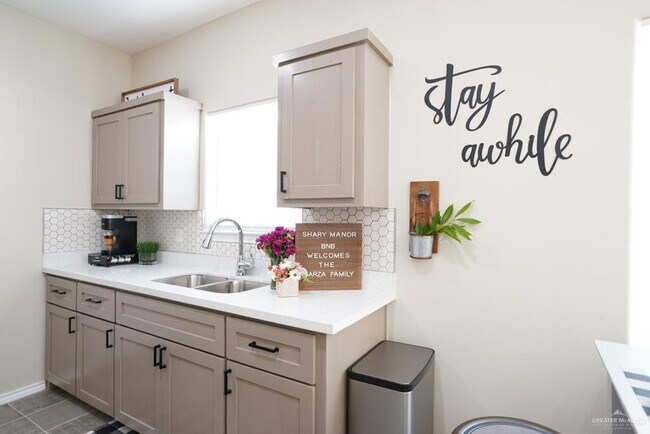 Building Photo - 26 N 59th St