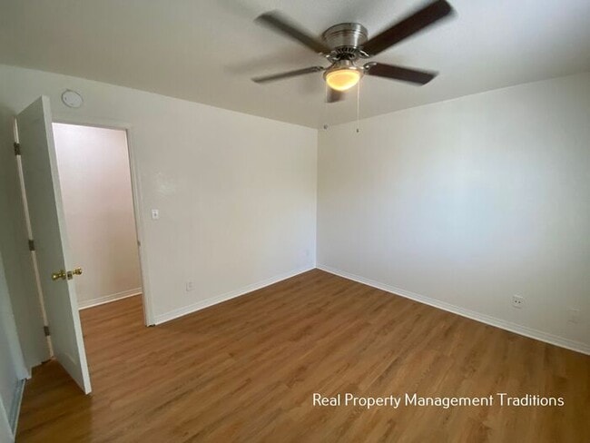 Building Photo - Upgraded 3 bedroom apartment in Rosamond!!!