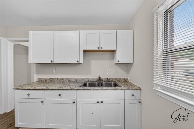 Building Photo - 4 Bedroom Home - $1,550