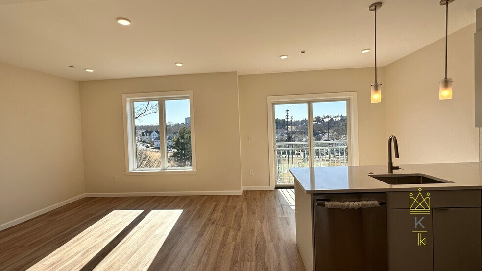 Building Photo - 458 Washington St