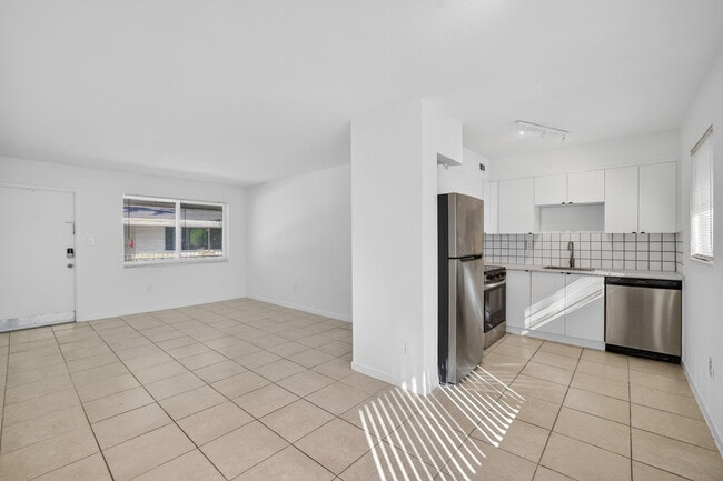 Building Photo - 1821 Middle River Dr