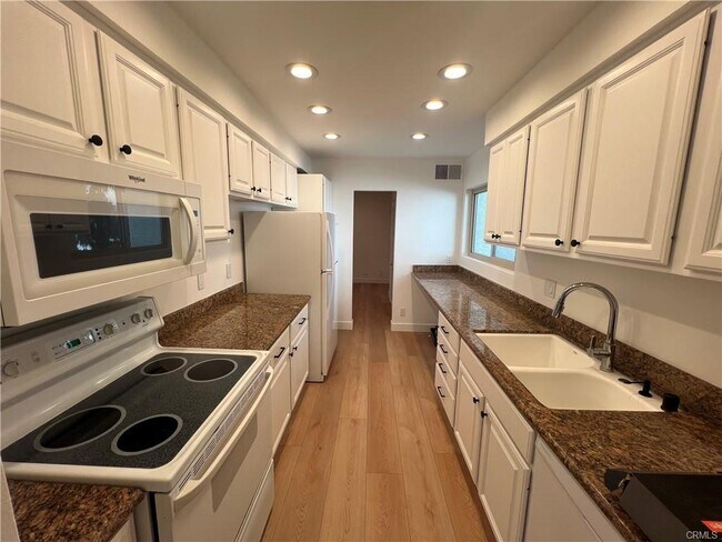 Building Photo - 4632 Park Granada