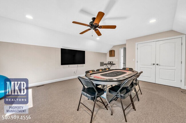 Building Photo - 7621 Nandina Dr