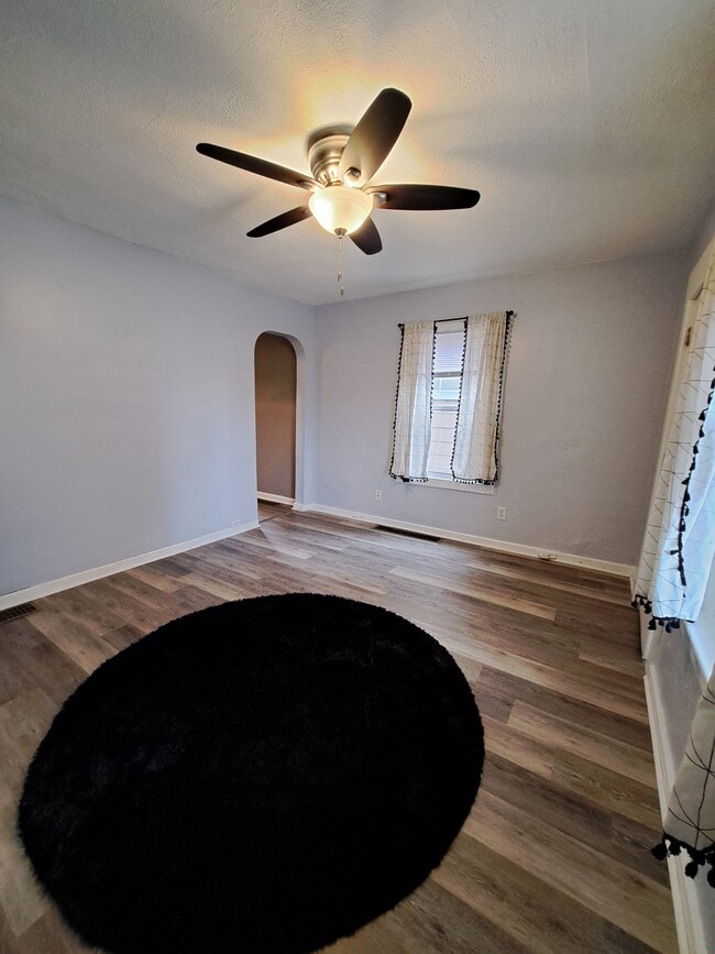 Building Photo - 120 S Monmouth St