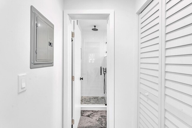 Building Photo - 649 NE 16th Terrace