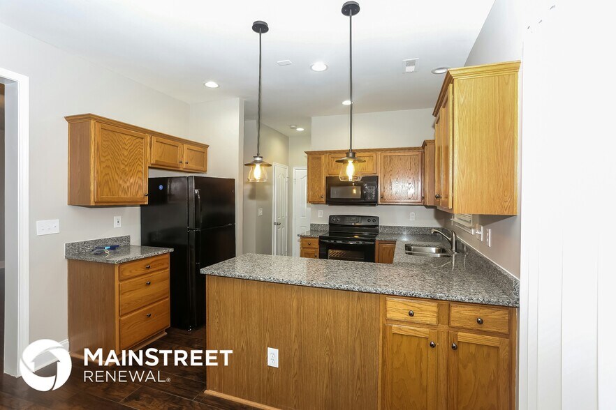 Building Photo - 8210 Chatham Oaks Dr