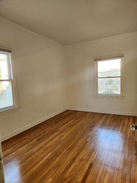 Building Photo - 2025 Cheremoya Ave