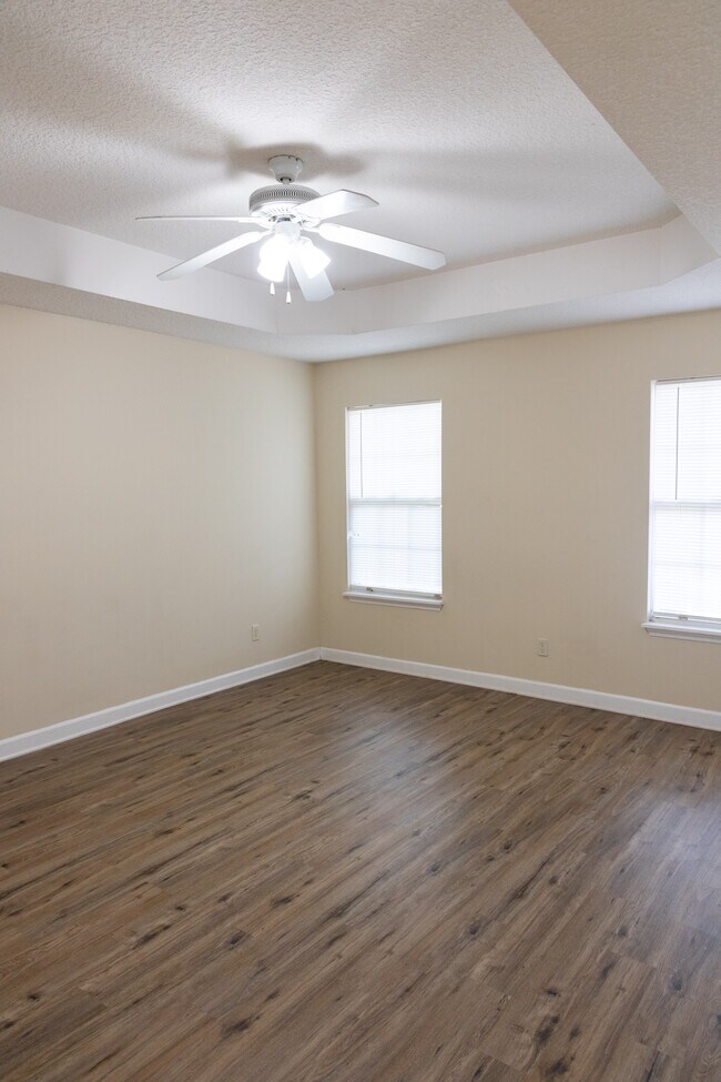 Building Photo - 252 Windridge Dr