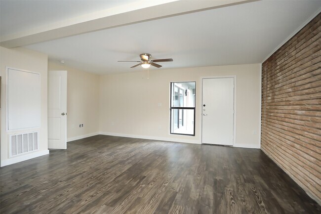 Building Photo - 5504 La Branch St